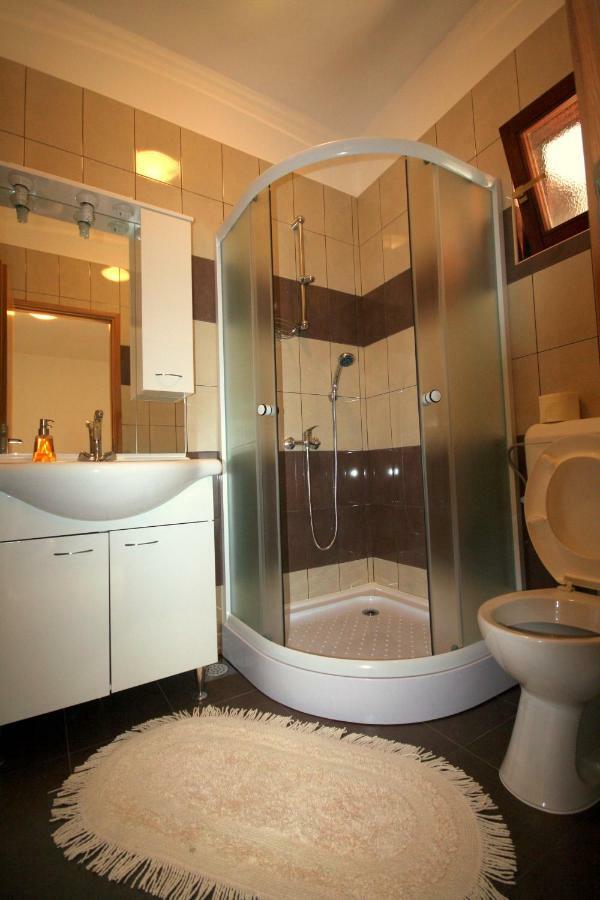 Apartments Cvelic Milovcic Malinska Ngoại thất bức ảnh