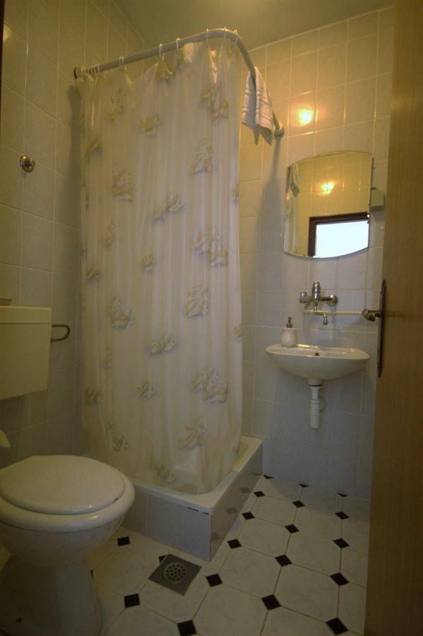 Apartments Cvelic Milovcic Malinska Ngoại thất bức ảnh