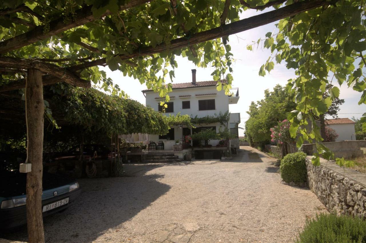 Apartments Cvelic Milovcic Malinska Ngoại thất bức ảnh